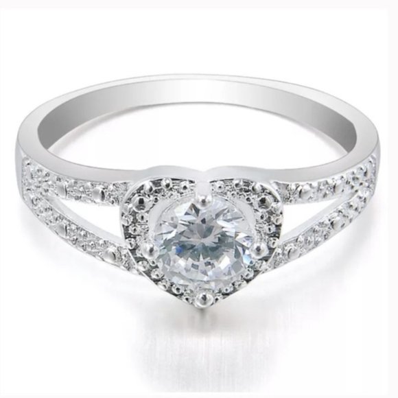 everrealli Jewelry - New Womens love heart silver Plated ring